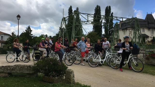 Le pont levis de Magné - Balade à vélo